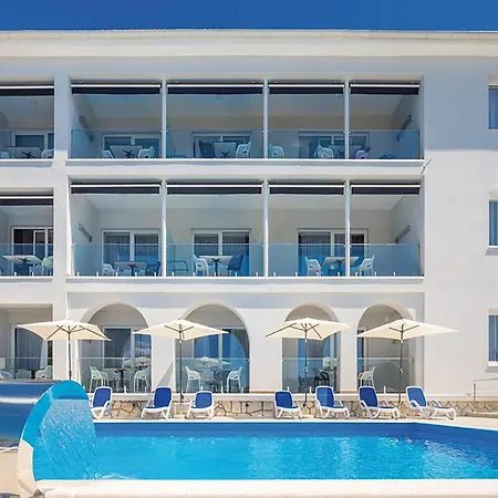 Apartment Gorgeous In With Pool Punat