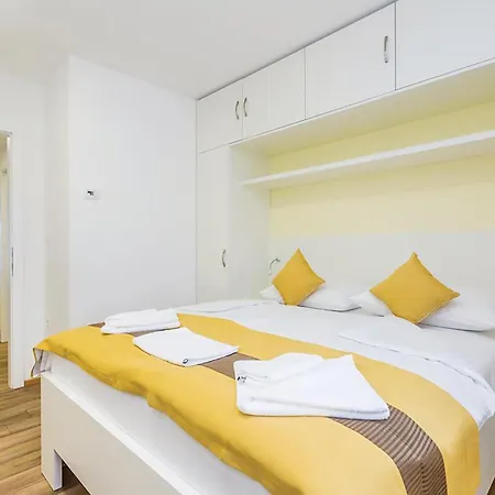 Gorgeous In With Pool Apartment *