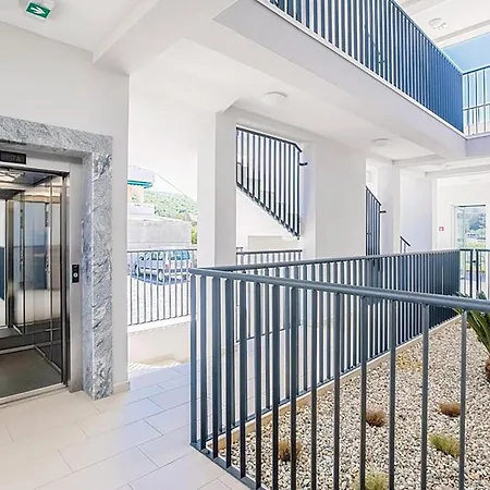 Apartment Gorgeous In With Pool Punat