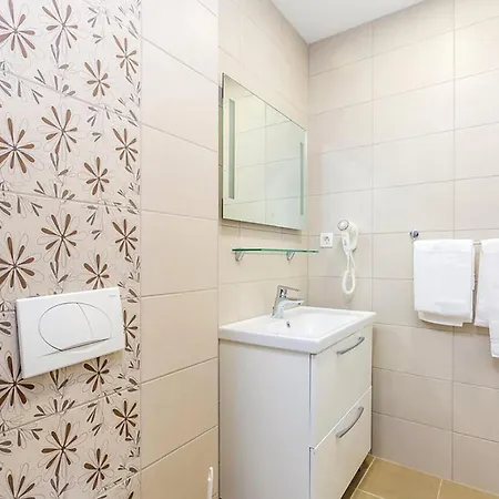 Gorgeous In With Pool Apartment *